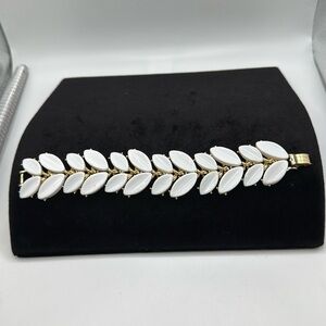 Vintage Kramer White & Gold Leaf Bracelet Mid-Century 7.5”